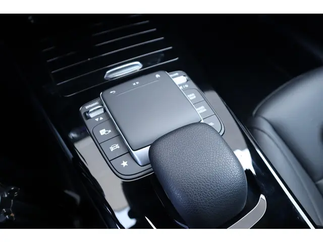 Mercedes-Benz A-Klasse 250 e Luxury 2021 Hybride Benzine 35