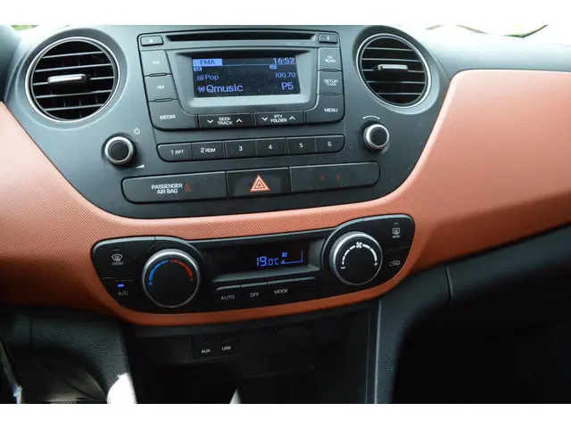Hyundai i10 1.0i i-Motion Comfort 2017 Benzine 17