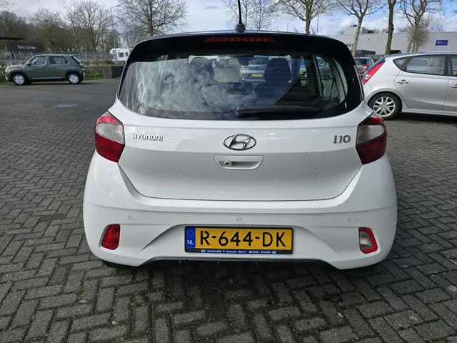 Hyundai i10 1.0 Premium 1e eig/NL-auto 2022 Benzine 6