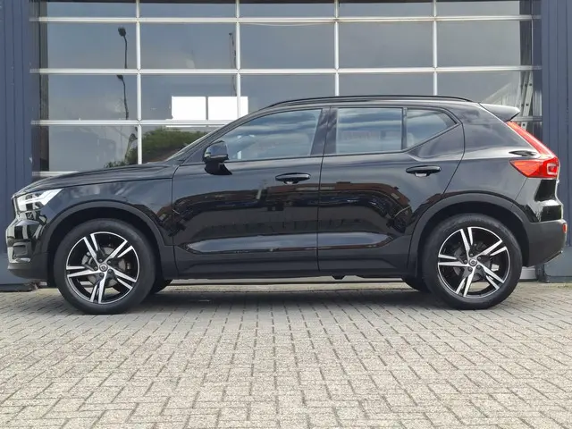 Volvo XC40 1.5 T3 R-Design 2020 Benzine 2
