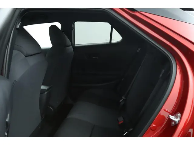 Toyota C-HR 1.8 Hybrid 140 Dynamic 2025 Hybride Benzine 18