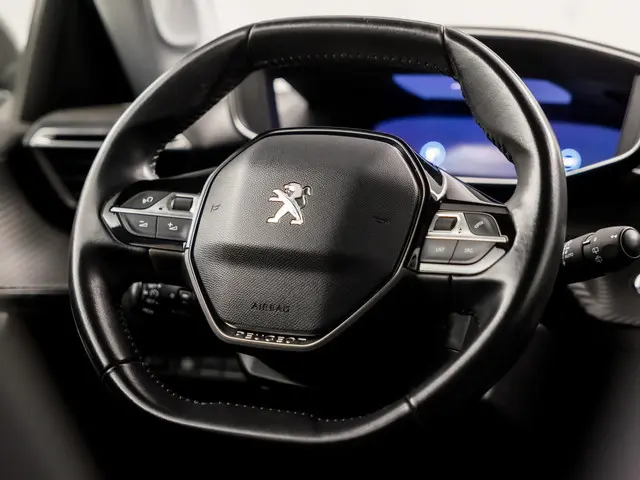 Peugeot 2008 1.2 PureTech Sport 2020 Benzine 20