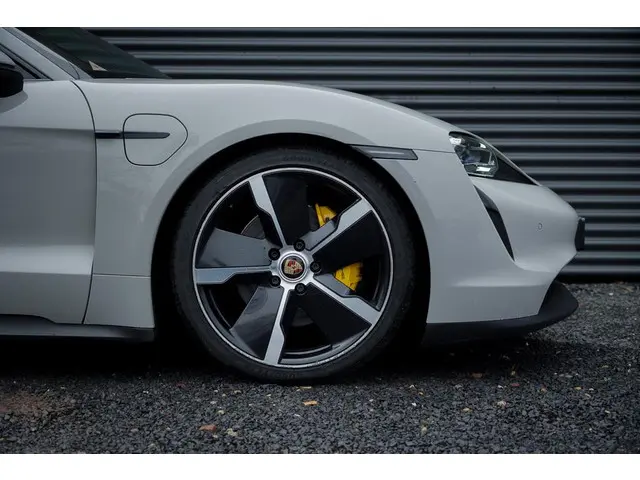 Porsche Taycan 79 kWh 2021 Elektrisch 11