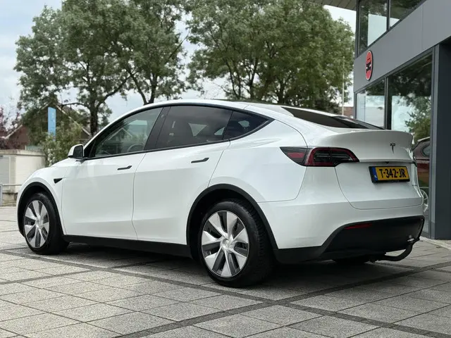 Tesla Model Y Long Range Dual AWD 2023 Elektrisch 4