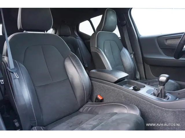 Volvo XC40 1.5 T2 R-Design 2022 Benzine 20