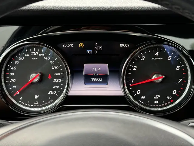 Mercedes-Benz E-Klasse 200 Premium 2018 Benzine 12