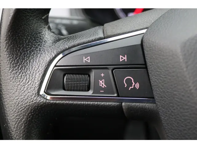 SEAT Arona 1.0 TSI Style Business Intense 2021 Benzine 32