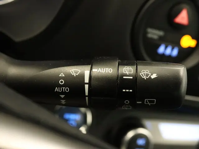 Toyota Yaris 1.5 Hybrid Business 2017 Benzine 24