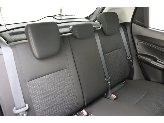 Suzuki Swift 1.2 Select Smart Hybrid 2024 Benzine 16