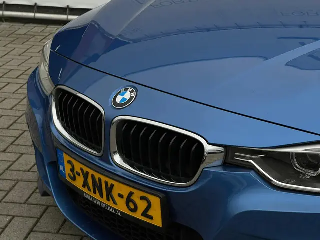BMW 3 Serie Touring 320i Executive 2014 Benzine 22