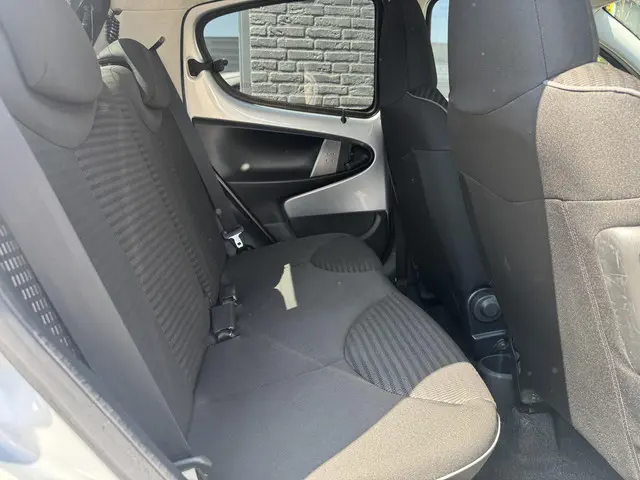 Peugeot 107 1.0 Envy 2013 Benzine 13