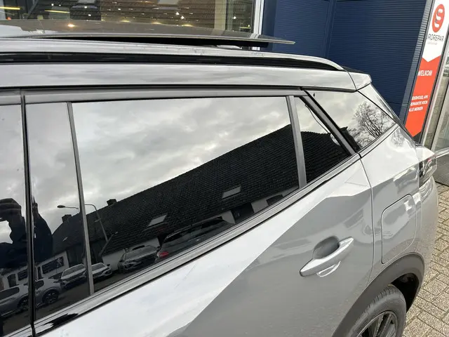 Peugeot 2008 1.2 Hybrid 145 GT 2025 Hybride Benzine 29