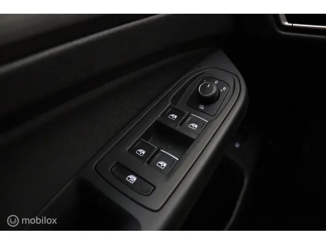 Volkswagen Golf 1.4 eHybrid Style 2021 Hybride Benzine 19