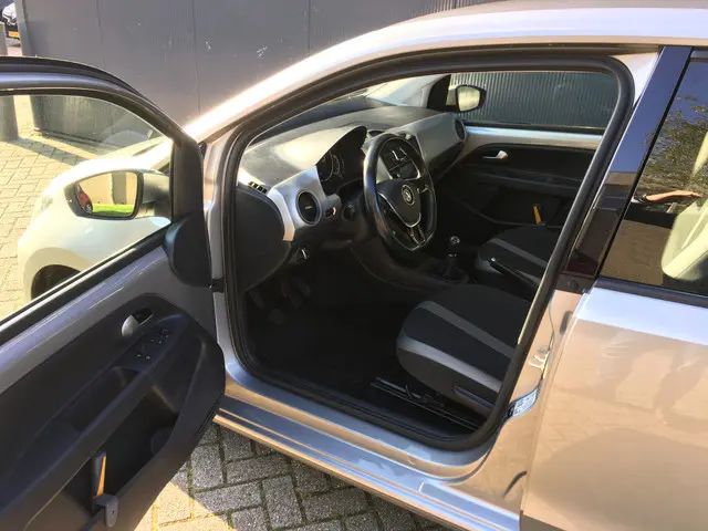 Volkswagen up! 1.0 BMT high up! 2018 Benzine 8