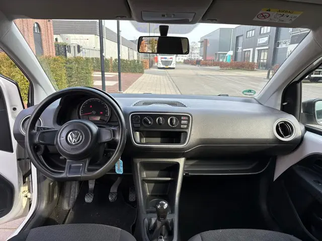 Volkswagen up! 1.0 take up! BlueMotion 2015 Benzine 8