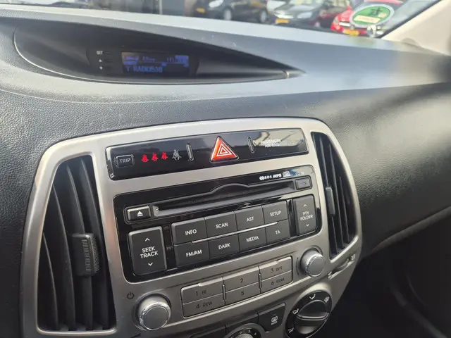 Hyundai i20 1.2i i-Motion 2013 Benzine 13