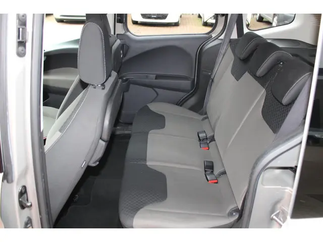 Ford Tourneo Courier 1.0 Titanium 2015 Benzine 10