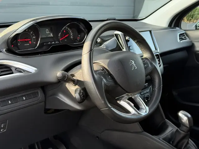 Peugeot 208 1.2 PureTech Style 2015 Benzine 6
