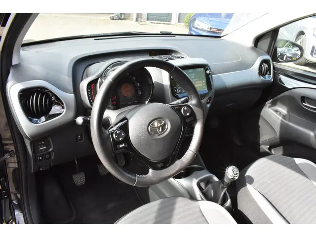 Toyota Aygo 1.0 VVT-i x-play 2020 Benzine 15