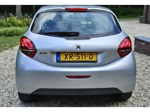 Peugeot 208 1.2 PureTech Allure 2018 Benzine 7