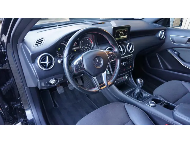 Mercedes-Benz A-Klasse 180 Prestige 122pk 2013 Benzine 9