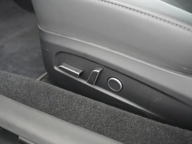 Tesla Model 3 RWD 60 kWh 2024 Elektrisch 19