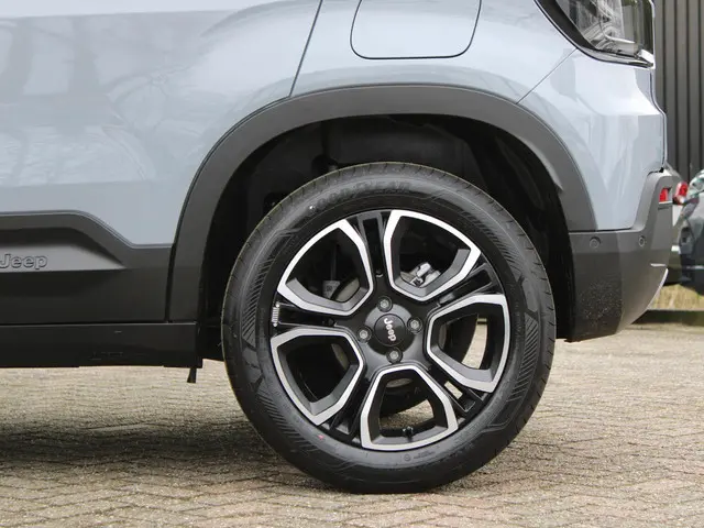 Jeep Avenger 1.2 e-Hybrid Summit 2026 Hybride Benzine