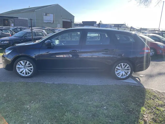 Peugeot 308 SW 1.2 e-THP Active 2014 Benzine 2