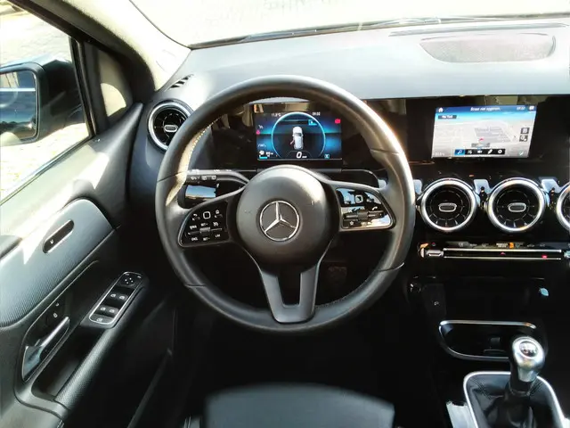 Mercedes-Benz B-Klasse 180 Premium Plus 2019 Benzine 8