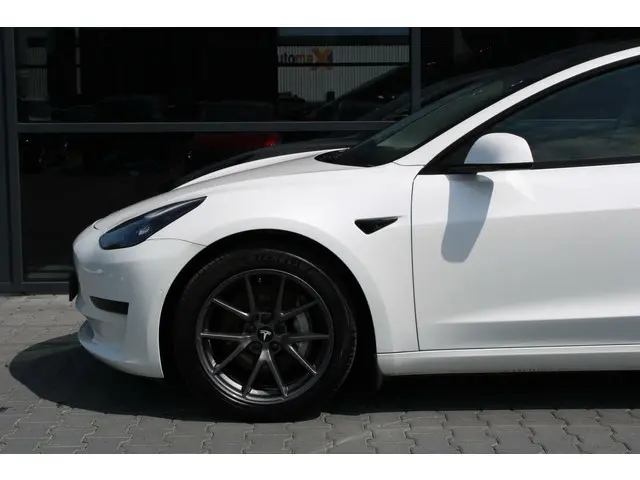 Tesla Model 3 Standard RWD Plus 60 kWh 2022 Elektrisch 18
