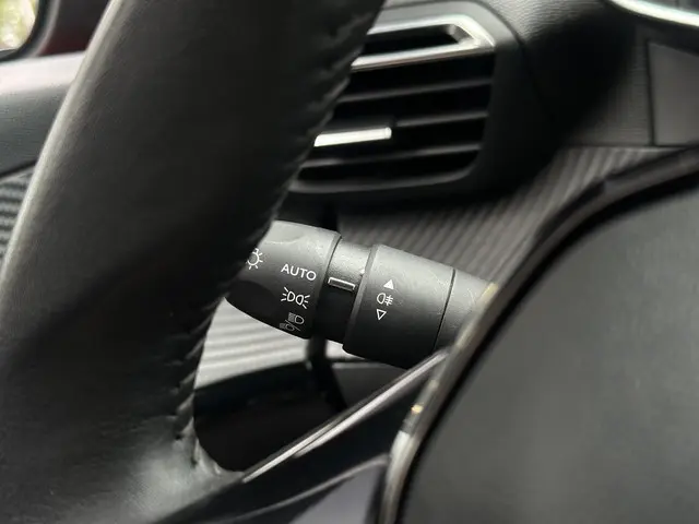 Peugeot 208 1.2 PureTech 100pk Allure Pack 2021 Benzine 30