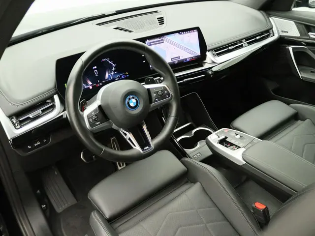 BMW X1 xDrive25e 2023 Hybride Benzine 11