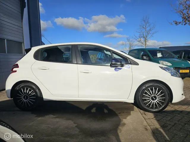 Peugeot 208 1.0 VTi LIKE 2014 Benzine 8