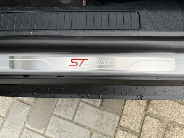 Ford Kuga 2.5 PHEV ST-Line X 2025 Hybride Benzine 36