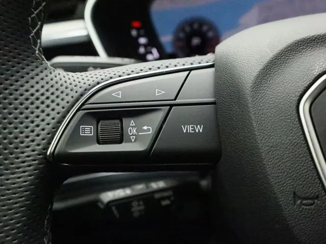 Audi Q3 35 TFSI/150PK S Line 2024 Benzine 23