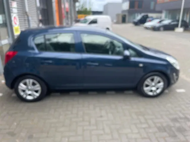 Opel Corsa 1.4-16V Anniversary Edition 2013 Benzine 5