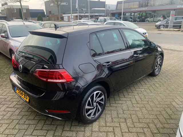 Volkswagen Golf 1.4 TSI Comfortline NAVI,PDC 2018 Benzine 4
