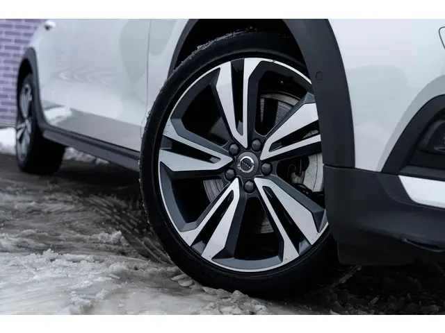 Volvo V60 Cross Country B5 AWD Ultimate 2024 Benzine 4