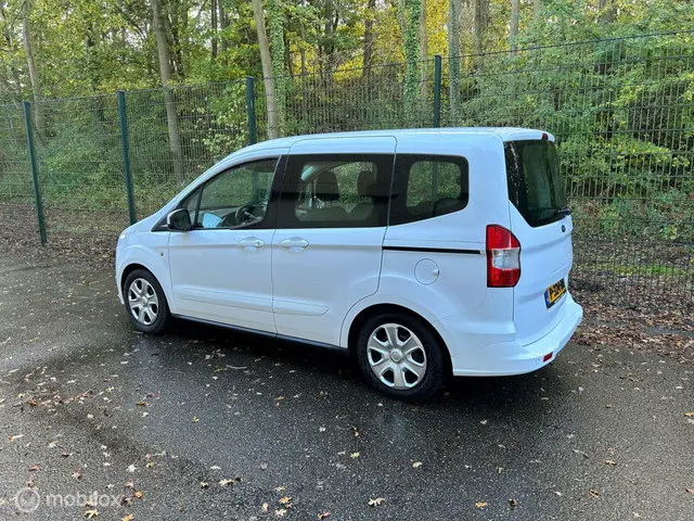 Ford Tourneo Courier 1.0 Titanium 2014 Benzine 14
