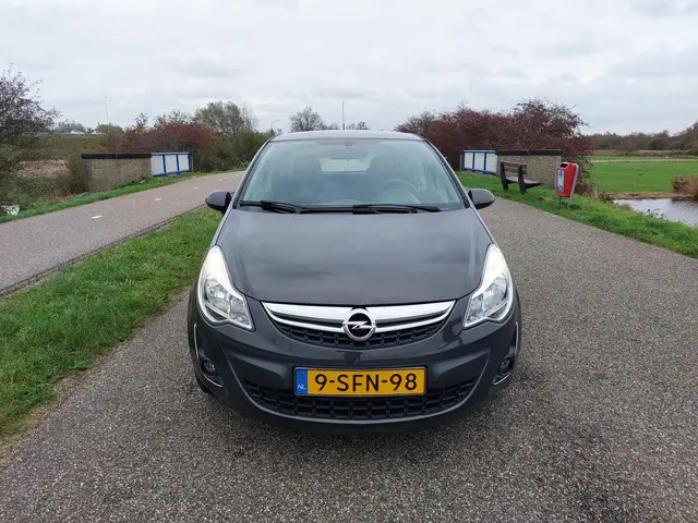 Opel Corsa 1.2-16V Berlin. 47979 KM!! AIRCO! 2013 Benzine 7