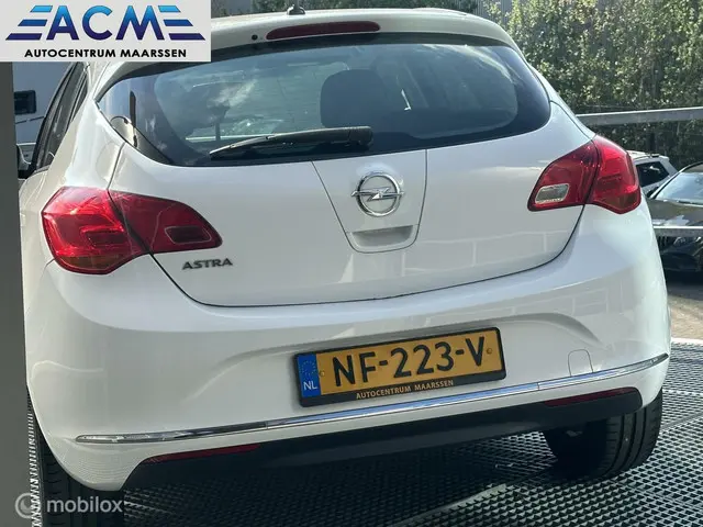 Opel Astra 1.6 Business+ 2015 Benzine 2