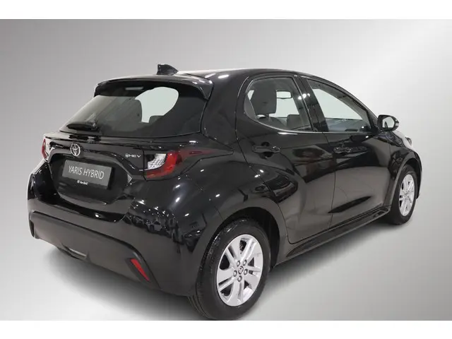 Toyota Yaris 1.5 Hybrid 115 Active, 2024 Hybride Benzine 2