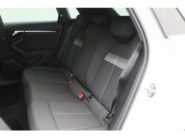 Audi A3 Sportback 30 TFSI Business edition 2020 Benzine 12