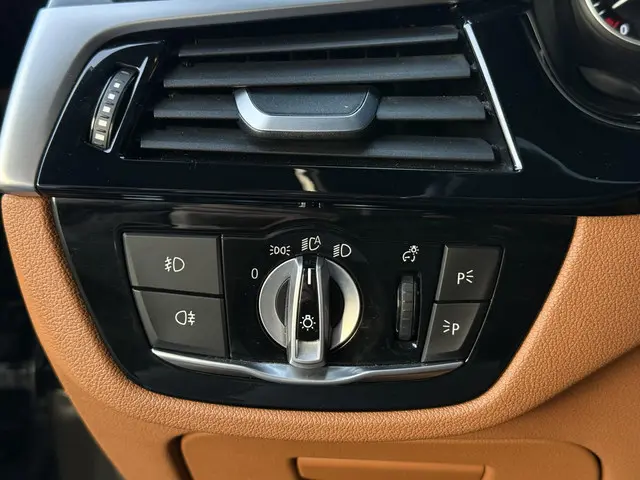 BMW 5 Serie Touring 520i High Executive 2018 Benzine 31