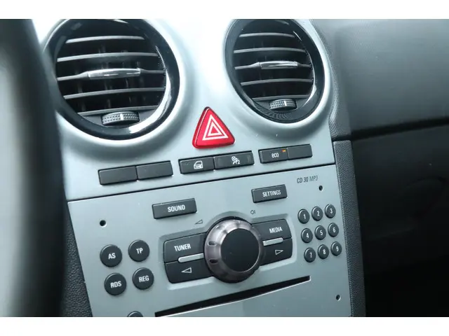 Opel Corsa 1.4-16V Berlin | 5 drs | Airco | NAP 2013 Benzine 9