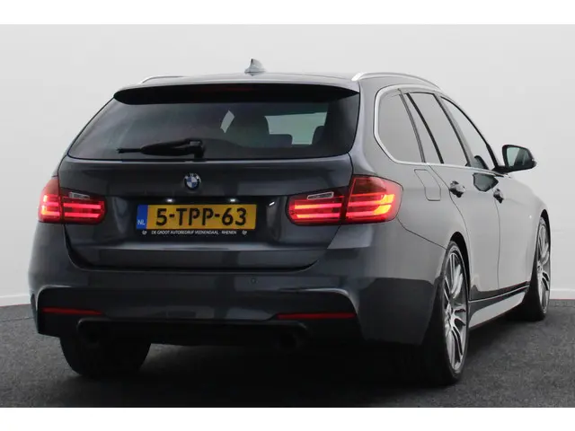 BMW 3 Serie Touring 335i High Executive 2014 Benzine 21