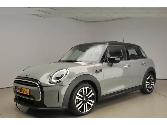 MINI 5-Deurs Cooper 2022 Benzine 38