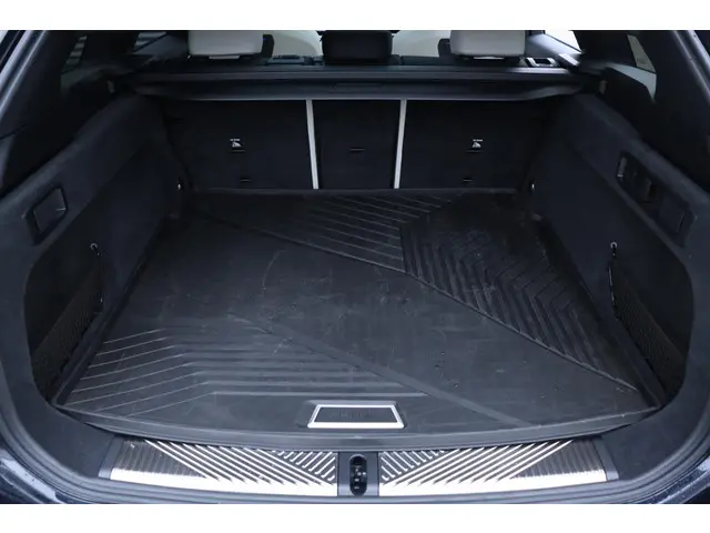 BMW 5 Serie Touring 530e 2025 Hybride Benzine 12