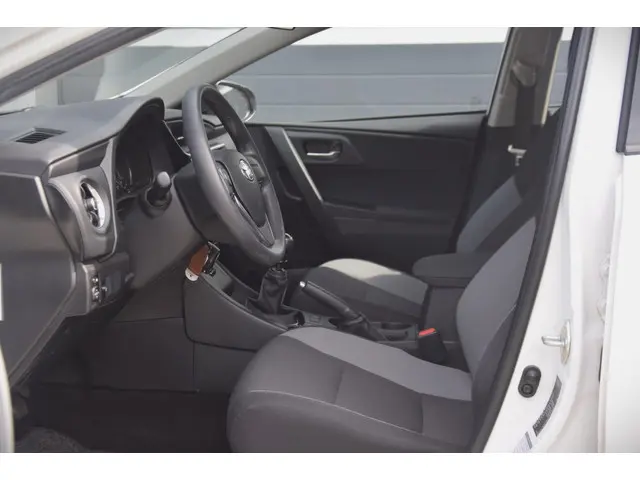 Toyota Auris 1.3 Comfort + TREKHAAK 2016 Benzine 8