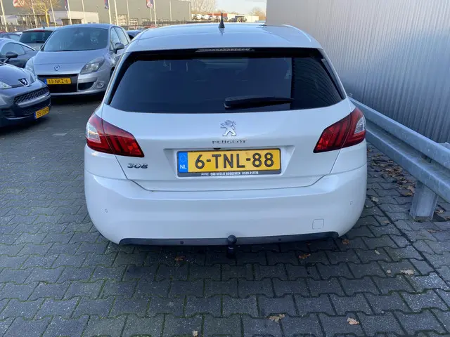 Peugeot 308 1.6 THP Allure 2014 Benzine 8